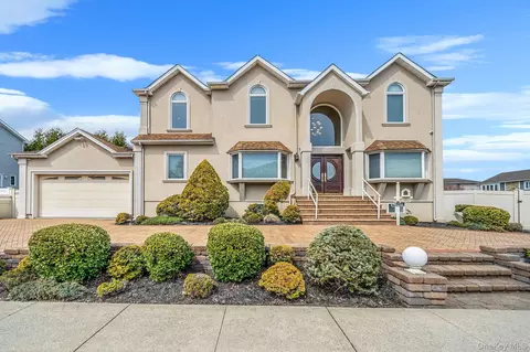 1218 Centre St, Hewlett, NY 11557