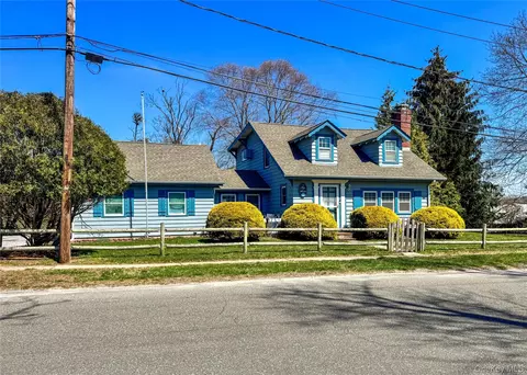 21 Maple Ave, East Moriches, NY 11940