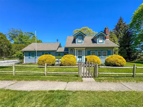 21 Maple Ave, East Moriches, NY 11940