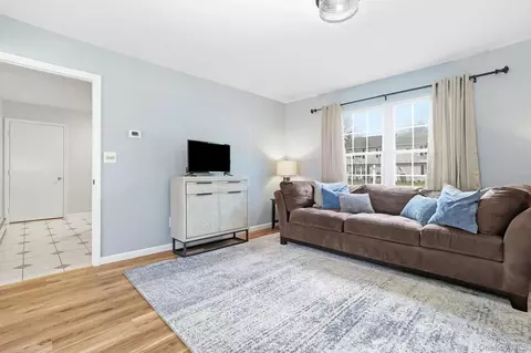 Living - 8 Eagle Ln, Poughkeepsie, NY 12601 photo 3 of 3