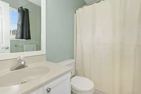 Bath - 8 Eagle Ln, Poughkeepsie, NY 12601 photo 1 of 5
