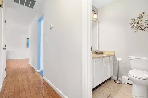 Entry Way - 8 Eagle Ln, Poughkeepsie, NY 12601 photo 4 of 4