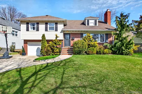 125 Meadow St, Garden City, NY 11530