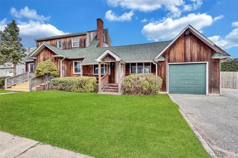 97 Pardee Ave, Islip, NY 11751