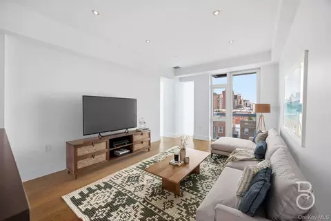21-24 30th Ave #4A, New York, NY 11102