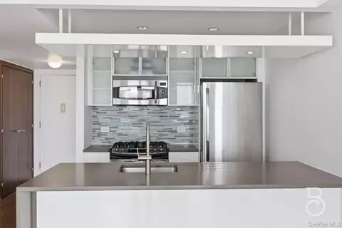 21-24 30th Ave #4A, New York, NY 11102