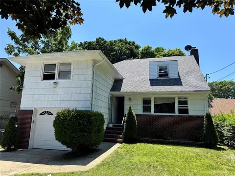 104 Phoenix St, Hempstead, NY 11550