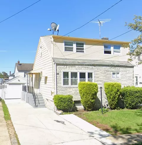 521 N 7th St, North Hempstead, NY 11040