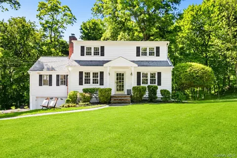 88 Ridgeview Dr, Mount Pleasant, NY 10570