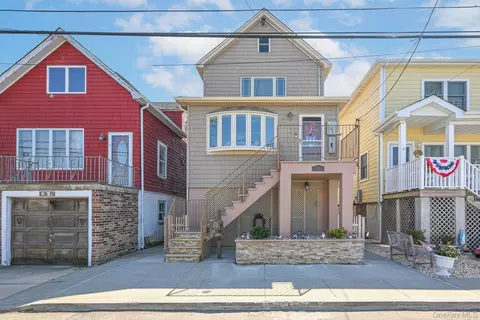 20 W 18th Rd, Far Rockaway, NY 11693