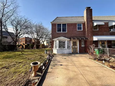 66-05 Garfield Ave, New York, NY 11377