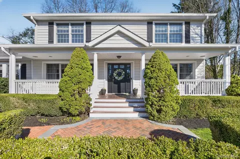 5 Longview Ct, Huntington, NY 11743