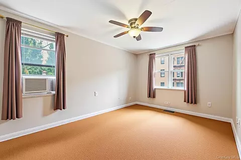 67-87 Booth St #4C, Forest Hills, NY 11375