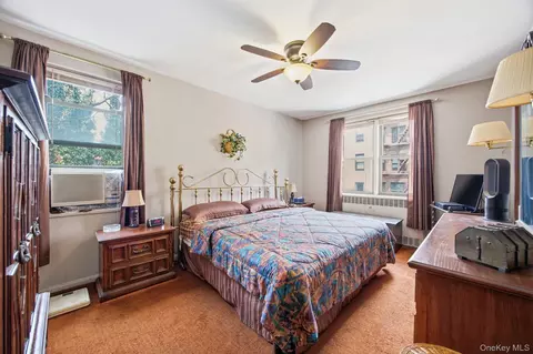 67-87 Booth St #4C, Forest Hills, NY 11375