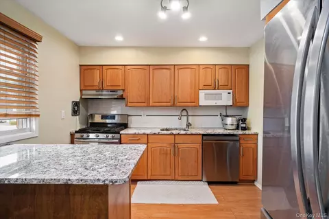 630 Fulton St #T6, Farmingdale, NY 11735