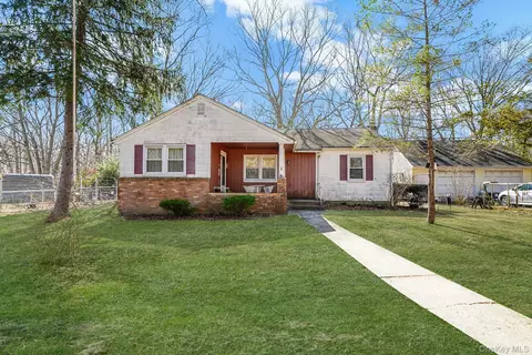 38 Miller Place Middle Island Rd, Mount Sinai, NY 11766
