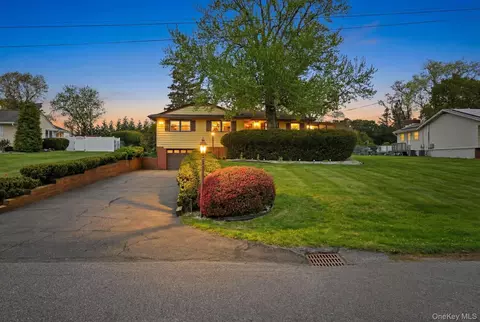 93 Fairmont Rd, Mahopac, NY 10541
