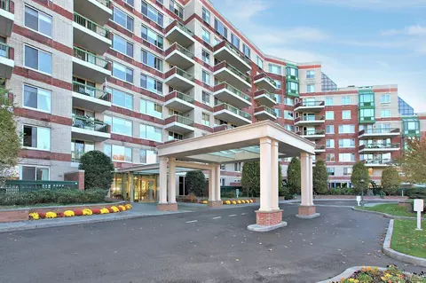 100 Hilton Ave #M3, Garden City, NY 11530