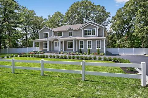 654 Caledonia Rd, Dix Hills, NY 11746