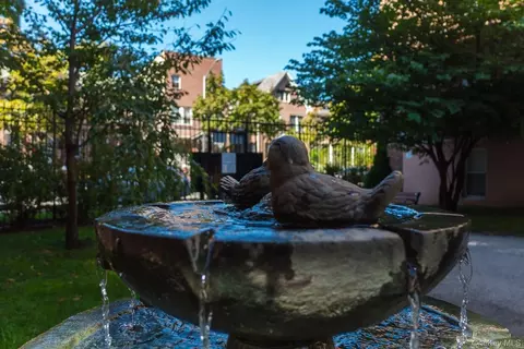 3345 90th St #3G, Jackson Heights, NY 11372