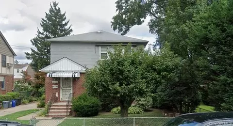 45-63 189th St, Flushing, NY 11358