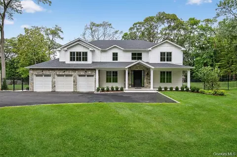32 Pine Rd, Syosset, NY 11791