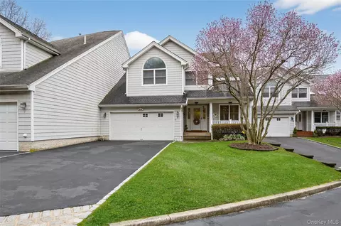 2 Crescent Ct, Centerport, NY 11721