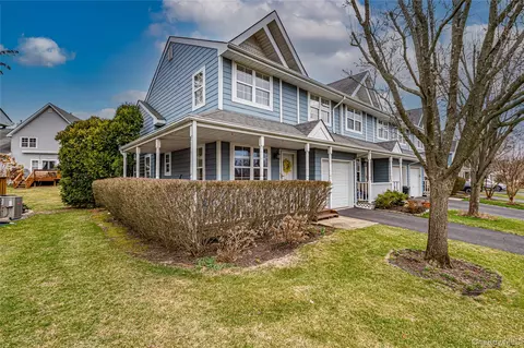 83 Broadlawn Dr, Central Islip, NY 11722