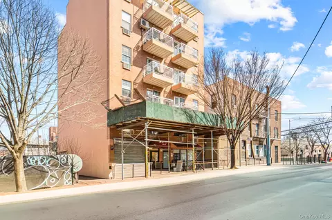 4135 67th St #5C, New York, NY 11377
