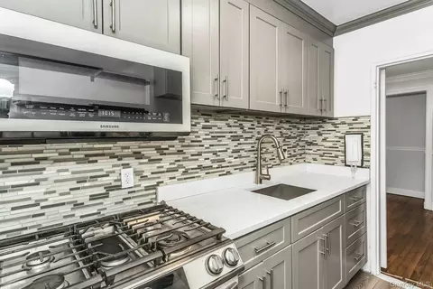 33-24 91st St #5N, Jackson Heights, NY 11372