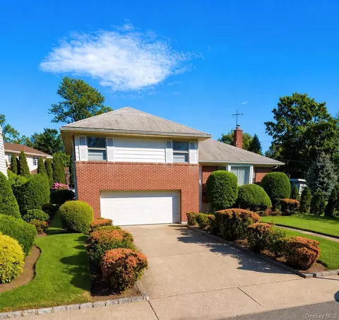 1209 Hempstead Ave, Malverne, NY 11565