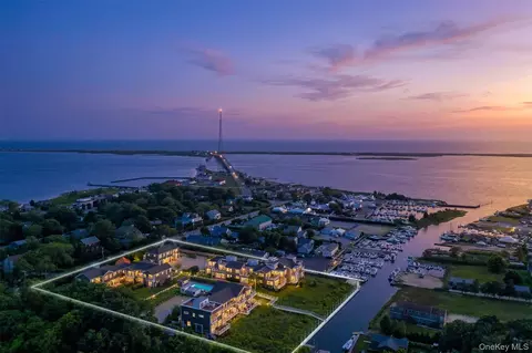 68 Foster Ave #9, Hampton Bays, NY 11946