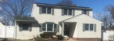 44 S Howells Ave, Farmingville, NY 11738