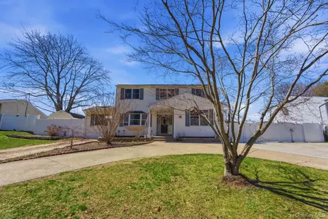 44 S Howells Ave, Farmingville, NY 11738
