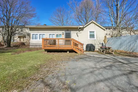 15 Holmes St, Thompson, NY 12701