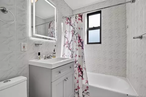 Bath - 5235 Post Rd #5A, New York, NY 10471 photo 1 of 1