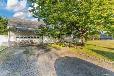 60 Meadow Ln, Lawrence, NY 11559