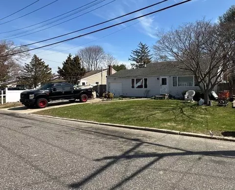 12 Glenwood Ln, Huntington, NY 11743