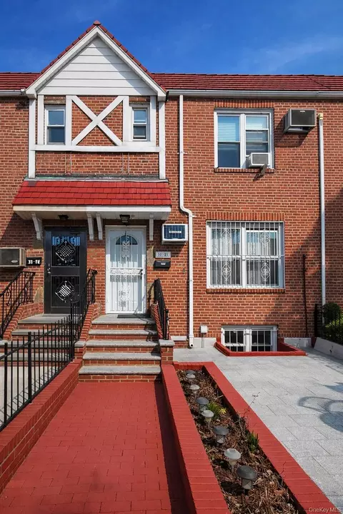31-21 76th St, New York, NY 11370