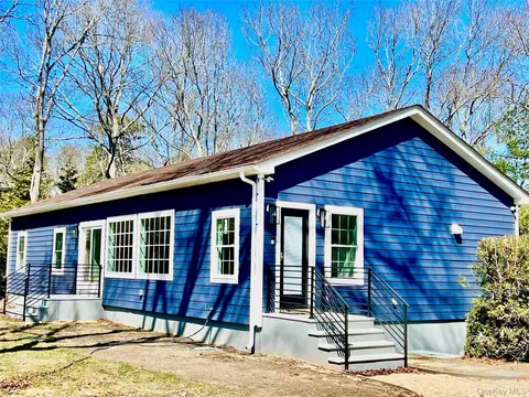 38 Railroad Ave, East Hampton, NY 11937