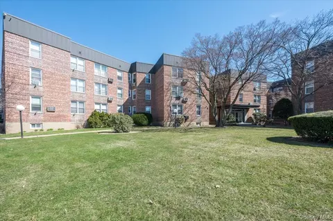 510 Dubois Ave # B1, Valley Stream, NY 11581