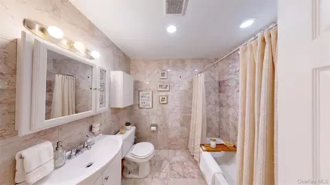 Bath - 360 S 3rd St, Brooklyn, NY 11211 photo 1 of 4