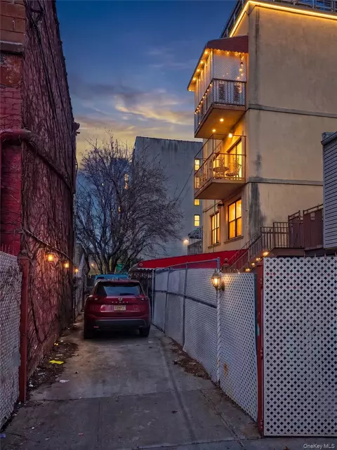 360 S 3rd St, Brooklyn, NY 11211