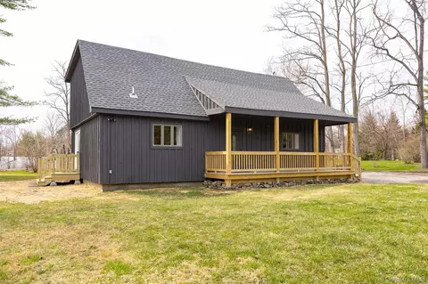 4 Pleasant Ln, Poughkeepsie, NY 12603