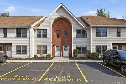 209 Deer Ct Dr, Middletown, NY 10940