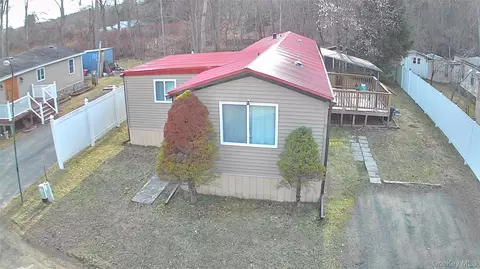 8 Essex Ln, Loch Sheldrake, NY 12759