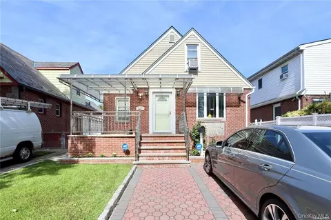 80-27 247th St, New York, NY 11426