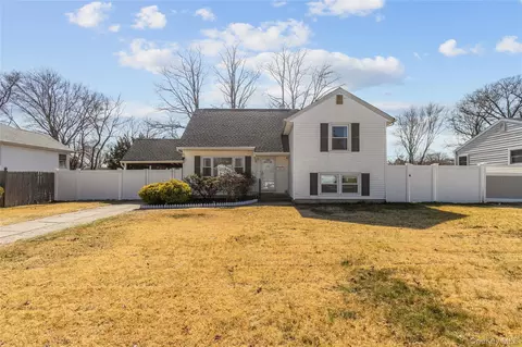 58 Saddle Ln, Centereach, NY 11720