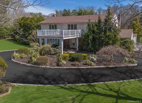 1 Somner Dr, Dix Hills, NY 11746