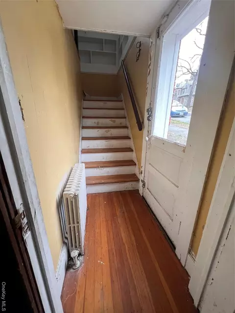 Entry Way - 30 Garfield Pl, Poughkeepsie, NY 12601 photo 2 of 6